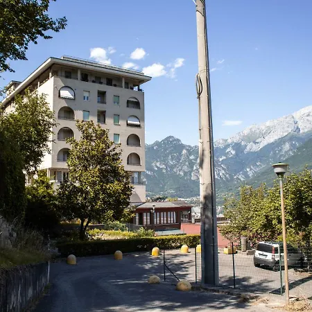 Kosmopolitan Residence Valbrona Exterior photo